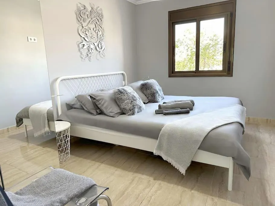 8 Min Walk To The Beach & 10 Min Walk To Convention Centre ! Barcelona