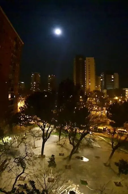 Apartment 8 Min Walk To The Beach & 10 Min Walk To Convention Centre ! Barcelona