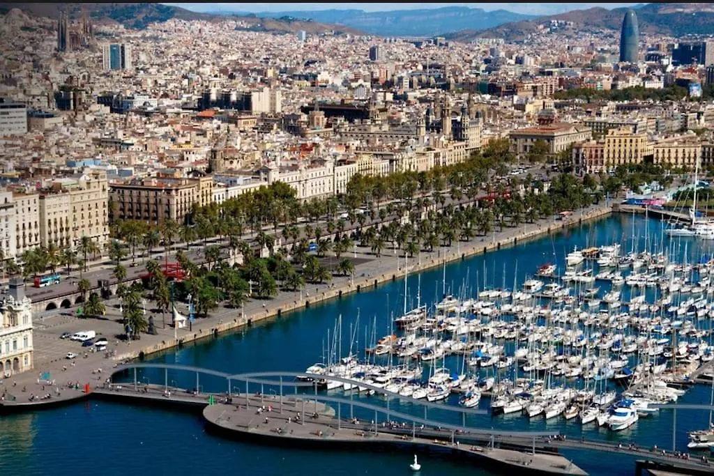 Apartment 8 Min Walk To The Beach & 10 Min Walk To Convention Centre ! Barcelona