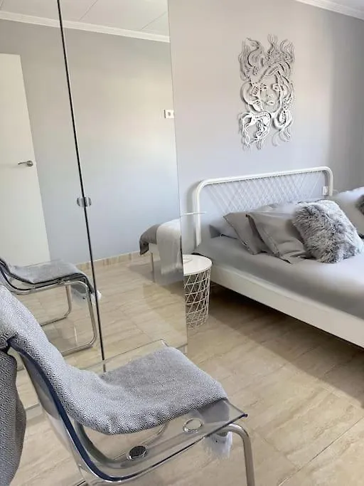 Apartment 8 Min Walk To The Beach & 10 Min Walk To Convention Centre ! Barcelona Spanien